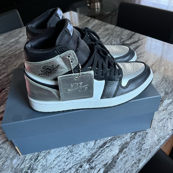 Silver Toe Jordan 1 - Picture 4 of 8